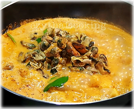  Thai Food Recipe |  Green Mussels Curry with Pineapple