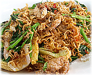 Thai Recipes :  Thai Stir Fried Instant Noodles with Pork and Basil Leaves