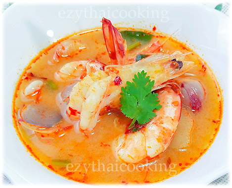  Thai Food Recipe | Spicy Soup with Prawns and Lemongrass