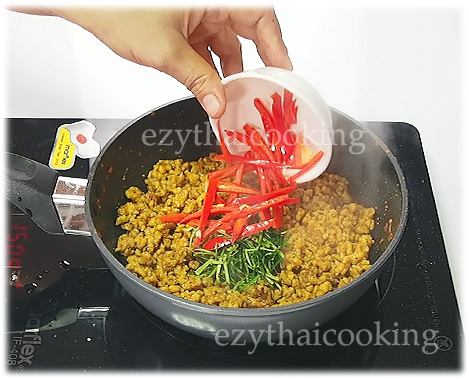  Thai Food Recipe | Stir Fried Pork with Yellow Curry Paste