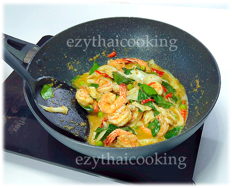  สูตรอาหารไทย : ผัดแกงเขียวหวานกุ้งมะพร้าวอ่อน